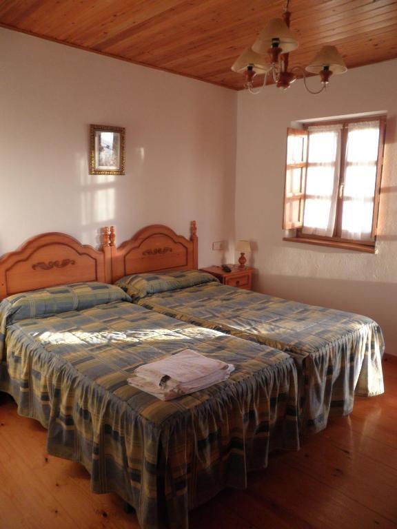 Hostal Casa de Aldea La Ablanera Onís Habitación foto